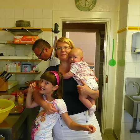 Bed & Breakfast D'hotes Et Roulotte Au Bonheur Du Parc Le Breuil (Allier)
